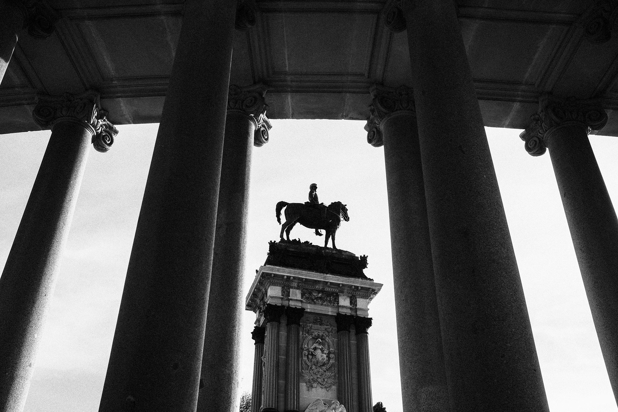 parque del retiro Madrid photo